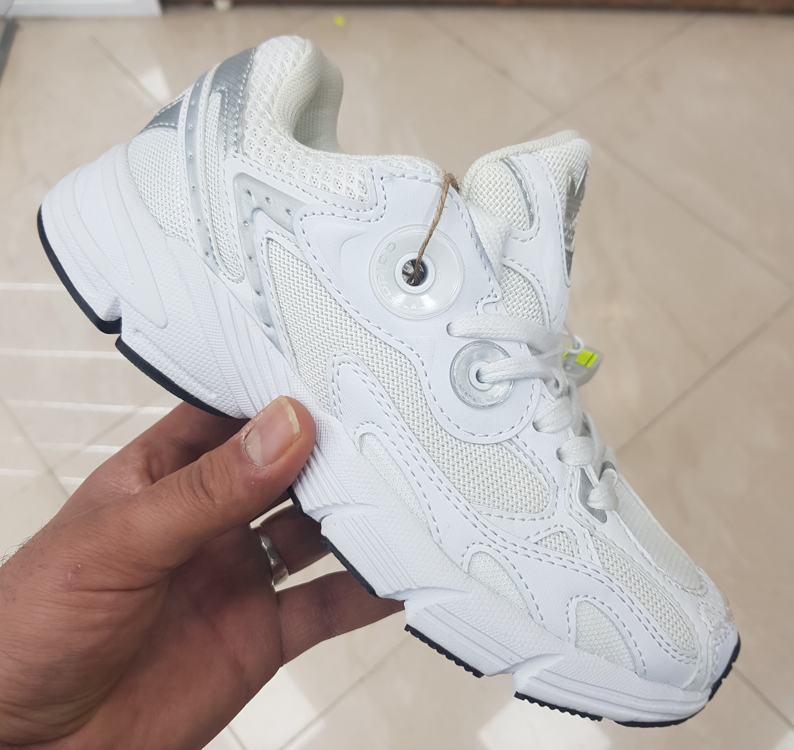 آدیداس آستیر سفید Adidas Astir
